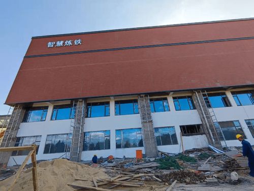 攀鋼智慧煉鐵控制中心項目 鋁板、鋁方通與鋁合金門窗安裝及體育場地鋪裝工程案例分析